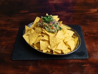 Nachos cu guacamole