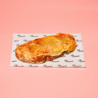 Sobrasada ibérica, queso fundido y cebolla caramelizada