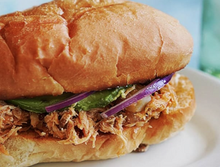 Torta De Tinga De Pollo