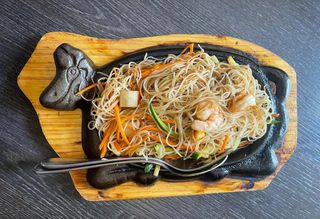 14 Spaghetti di riso con frutti di mare alla piastra