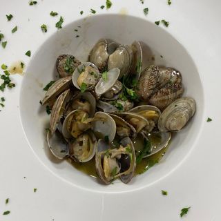 Almejas Al Vino Blanco