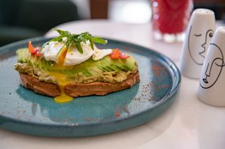 Tartine Guacamole Saumon Œuf Poché