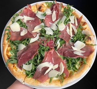 Pizza Crudo, Rucola e Scaglie Ø 32cm