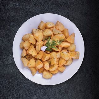 Задушени картофи с копър