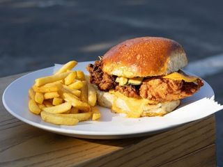 Бургер з куркою (380g)