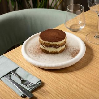 Tiramisu clasic cu mascarpone și cafea