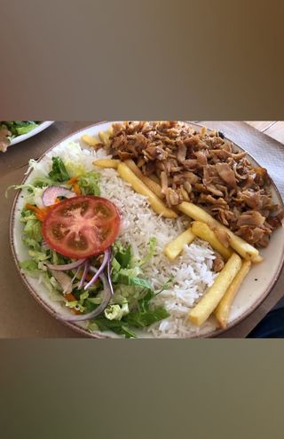 Menú plato kebab con patatas