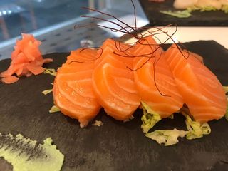 Sashimi Salmón (4 Uds.)