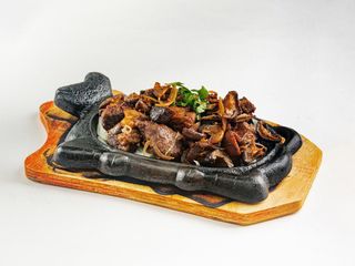 Баранина на жаровне с грибами