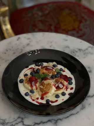 Сирники з солодкою сметаною