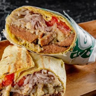 Kebab de Vita cu salata de vinete si rodii la lipie