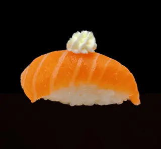 Nigiri de salmón y queso
