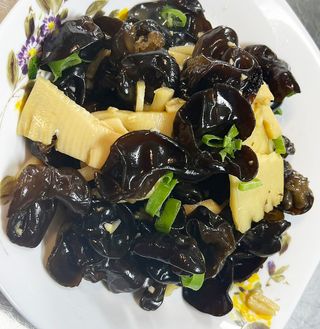 Salata de bambus cu urechi de lemn