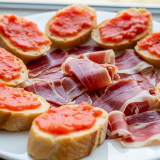 Ración Jamón Y Pan Con Tomate