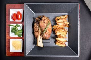 Свиная рулька с картофелем/ Ciolan de porc cu cartofi