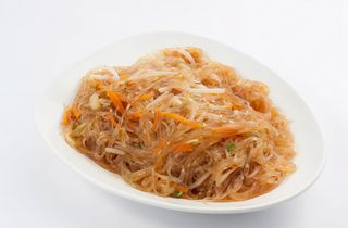 127. Spaghetti di soia con verdura