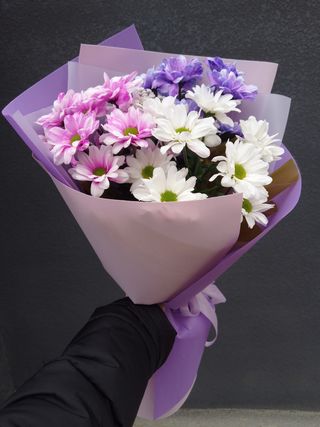 Букет з різнокольорових хризантем 3 гілки