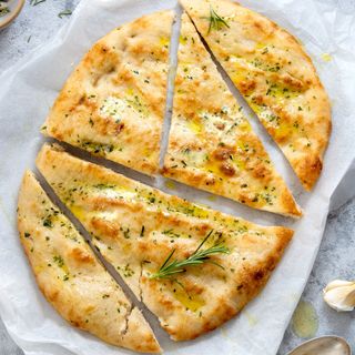 Focacia cu usturoi 32 cm