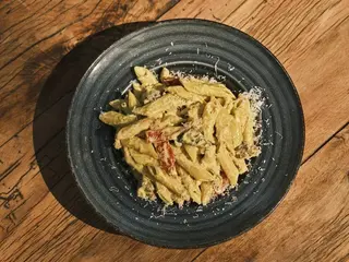 Tagliatelle cu pui și măsline