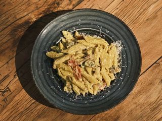 Tagliatelle cu pui și măsline