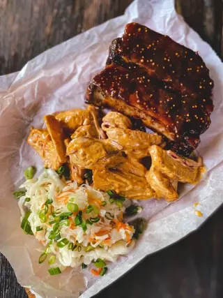 Свинячі ребра BBQ з картоплею і квашеною капустою (350г/170г/70г)