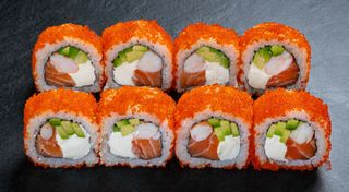 Роял-рол каліфорнія з лососем та креветкою