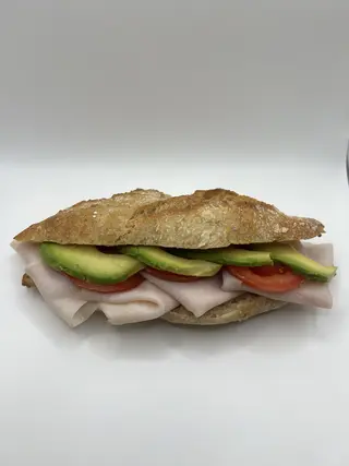 Galleguillo Multicereal Con Pavo, Tomate Y Aguacate