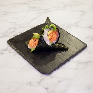 1161-Temaki de salmão e manga (2 peças)