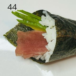 44. Tuna temaki