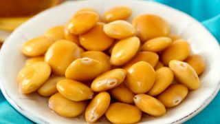 Olive e lupini conditi