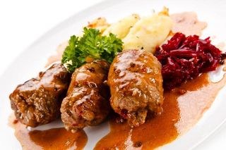 Zrazy wołowe z sosem pieczenowym