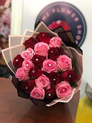 20 Stems of Pink & Red Roses with Stud