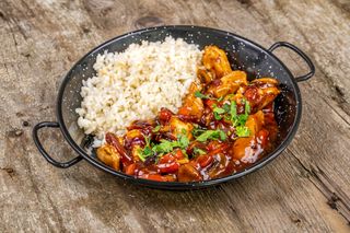 Tigaie Bucovineană de pui cu legume și orez