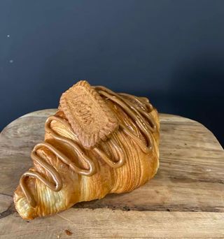 Croissant lotus