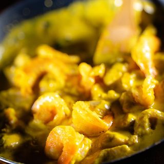 Pui cu creveti in sos curry