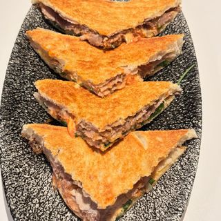 El Porchetta, Asado De Cerdo, Pepinillos Y Mostaza