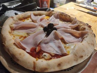 Pizza capricciosa