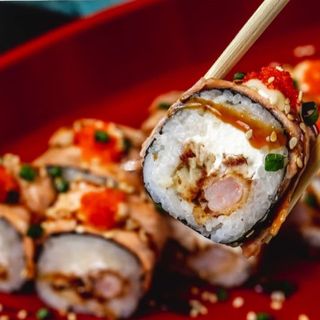 Uramaki De Salmón Tempura Roll (8 Uds.)