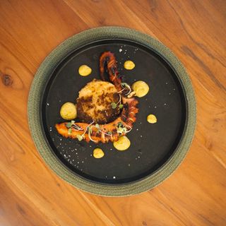 Pulpo con trinchat de patata