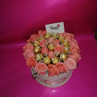 Boxe roses avec chocolat 
