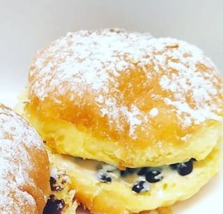 Bomba cioccolato bianco e gocce di cioccolato