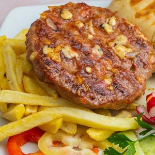 Marina gurmanska pljeskavica 200gr + Pomfrit 150gr