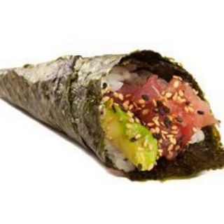 67 Temaki De Atún Con Aguacate