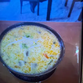 Zupa tajska z kurczakiem i mlekiem kokosowym