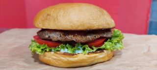 Класически бургер по избор 250гр + пържени картофки + Coca cola 300мл