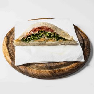 Panino con mozzarella verdure ai ferri
