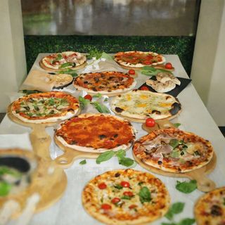 Пица Фънки (1500г)