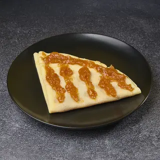 Slatka palačinka sa džemom od kajsije