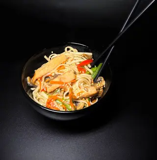 Удон з копченою куркою (280г)
