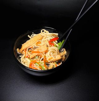 Удон з копченою куркою (280г)